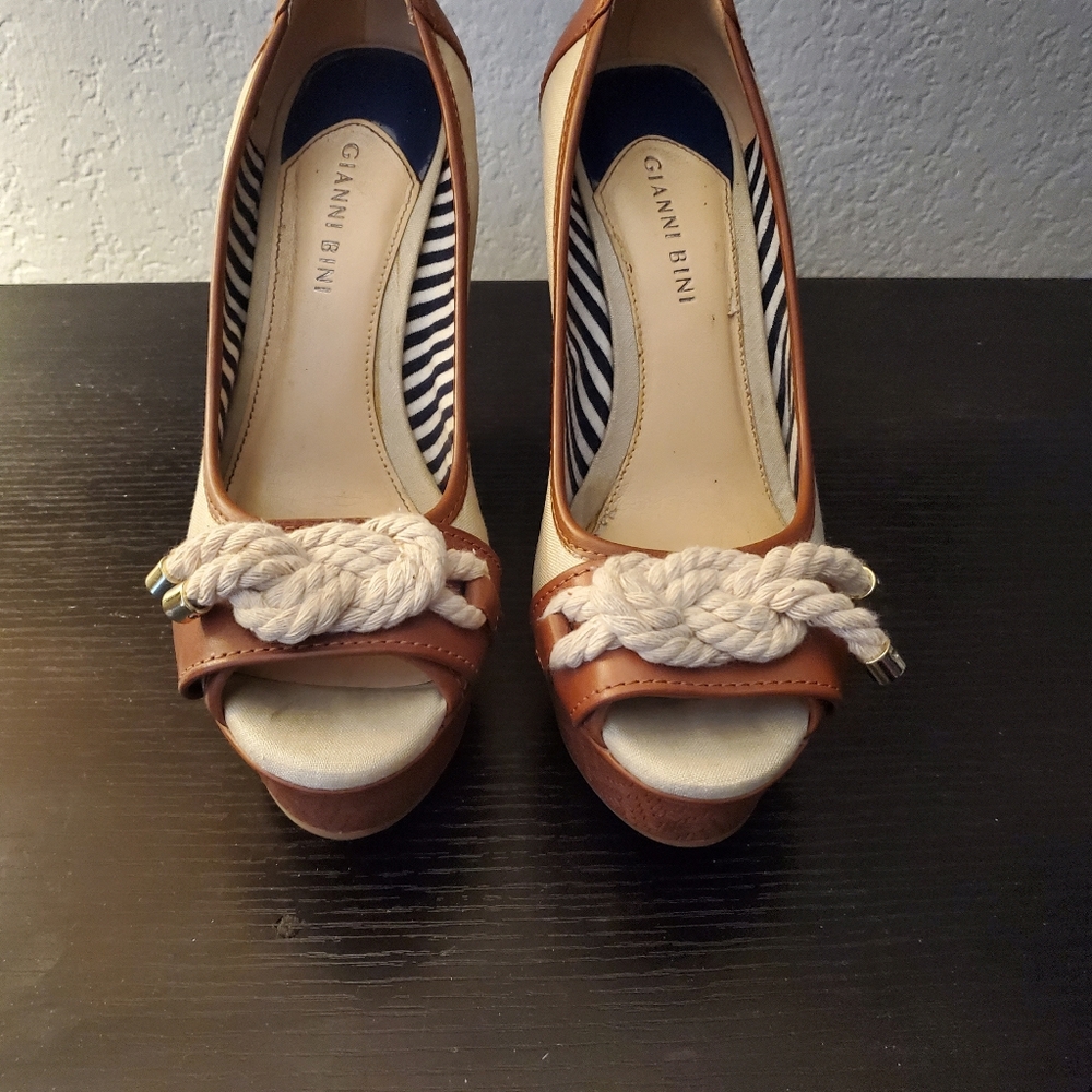 Wedge - Picture 2 of 4